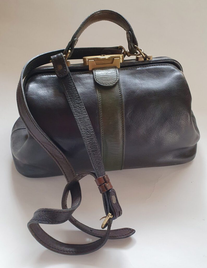 Anthony Piper custom-made gladstone-style bag