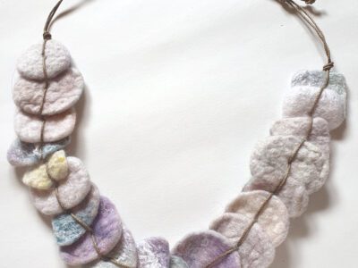 Adjustable 'slate' felt necklace in lilac-silver
